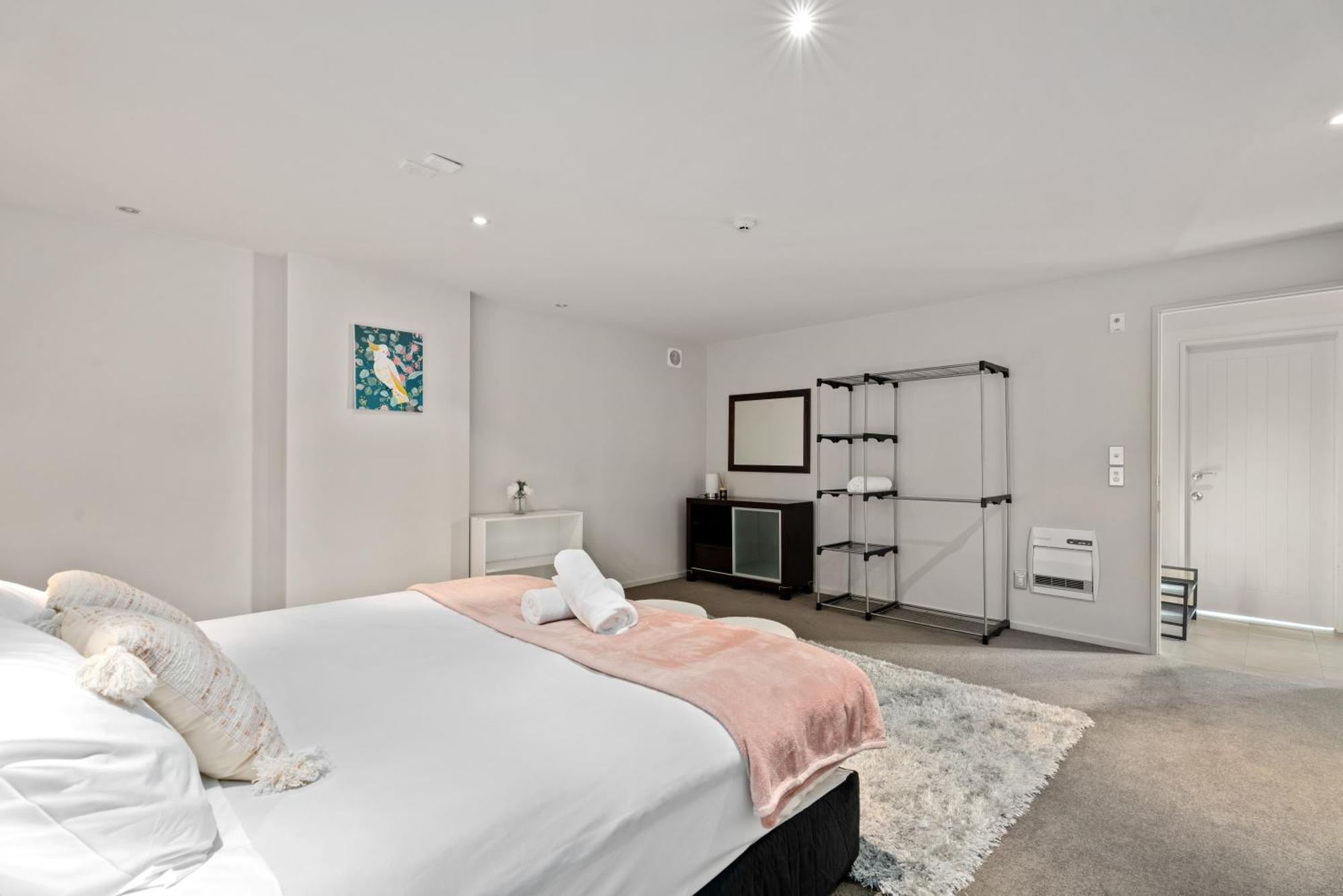 Lakefront Living - 4 Bedrm Apartment Alpine Vilage 皇后镇 外观 照片